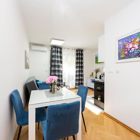 Apartment Paolo By The Beach Znjan Split Bagian luar foto