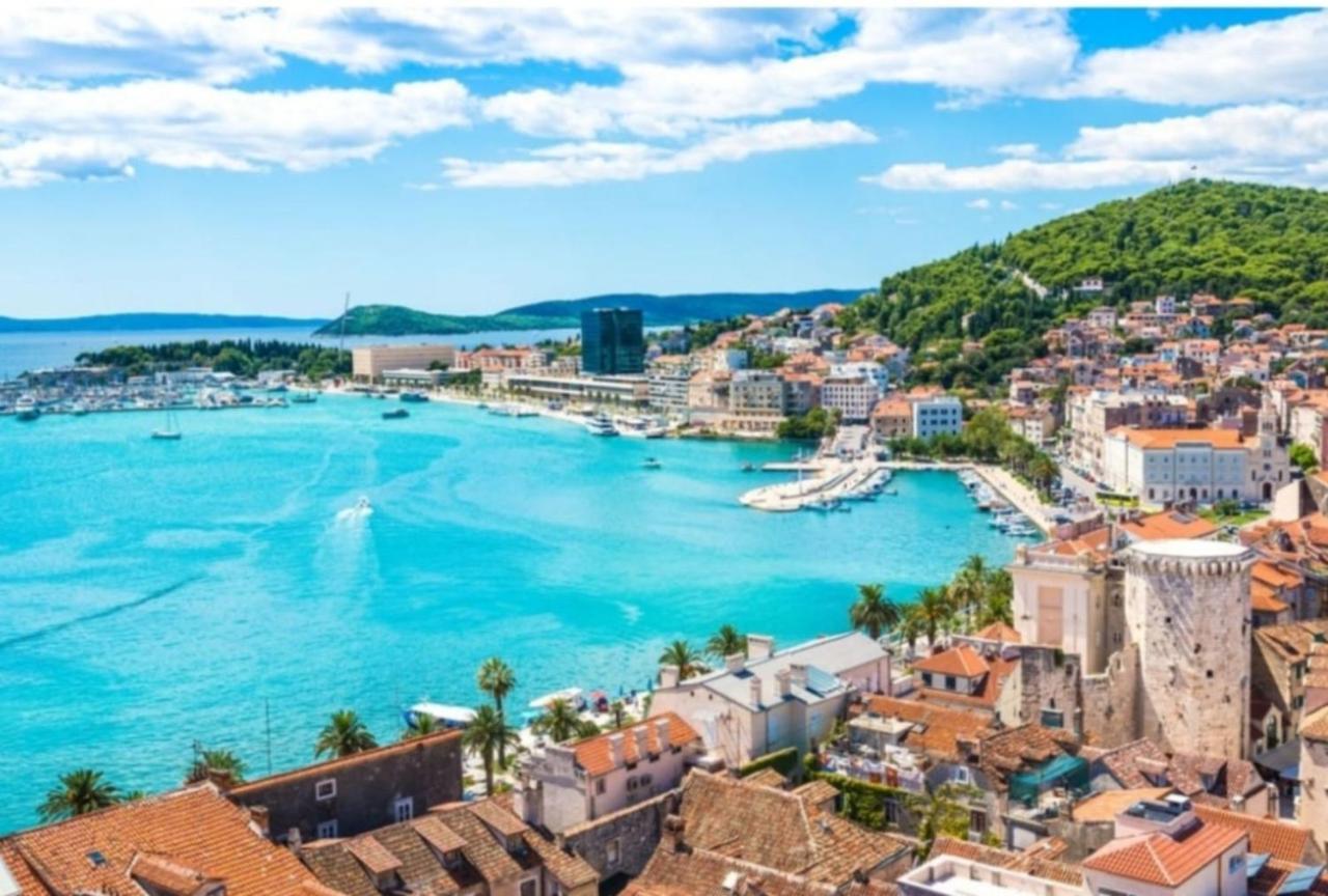 Apartment Paolo By The Beach Znjan Split Bagian luar foto