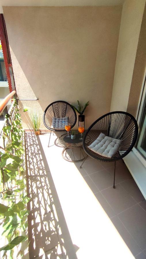 Apartment Paolo By The Beach Znjan Split Bagian luar foto