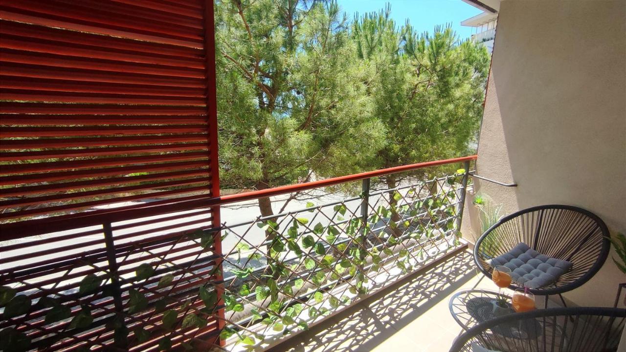 Apartment Paolo By The Beach Znjan Split Bagian luar foto