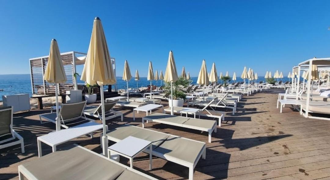 Apartment Paolo By The Beach Znjan Split Bagian luar foto