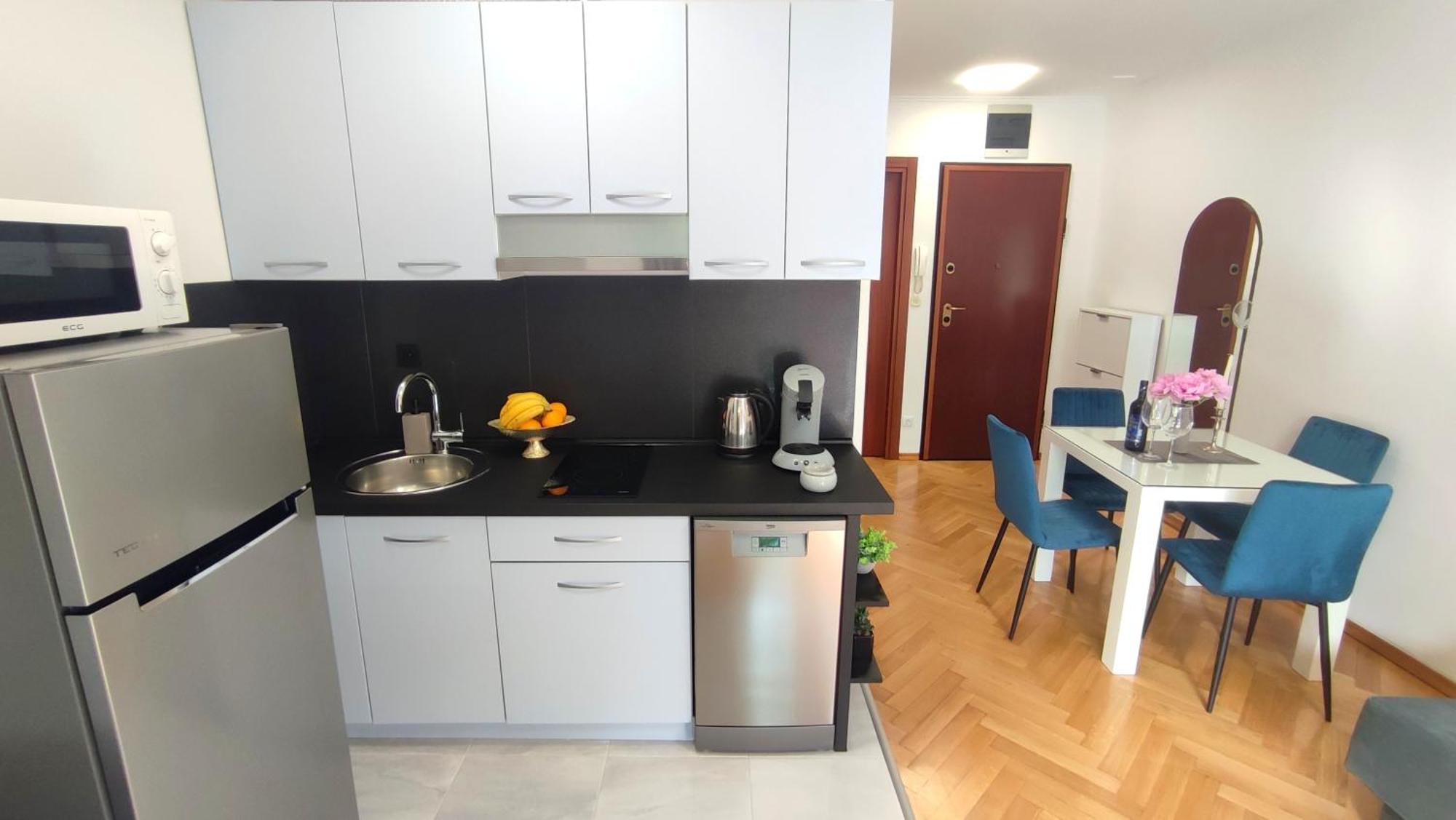 Apartment Paolo By The Beach Znjan Split Bagian luar foto