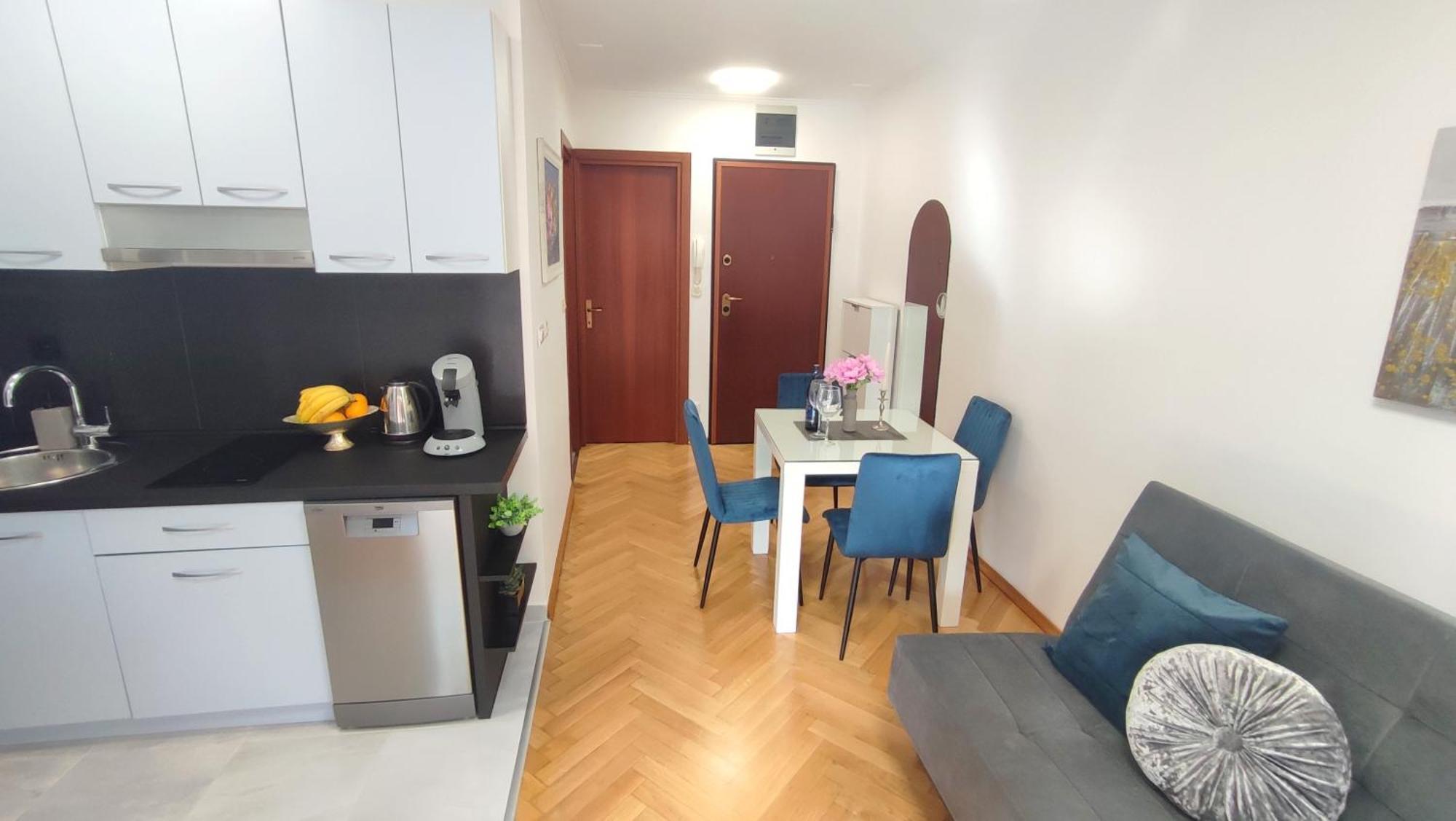 Apartment Paolo By The Beach Znjan Split Bagian luar foto