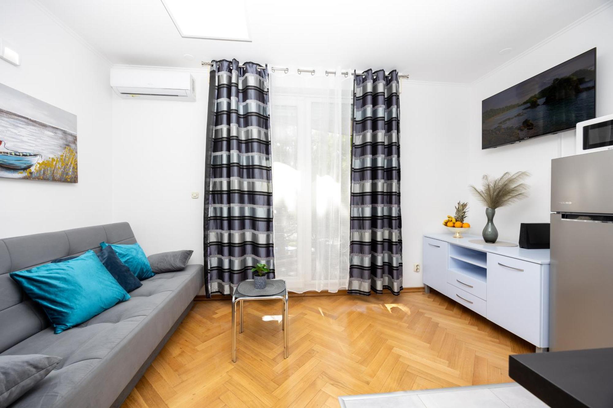 Apartment Paolo By The Beach Znjan Split Bagian luar foto