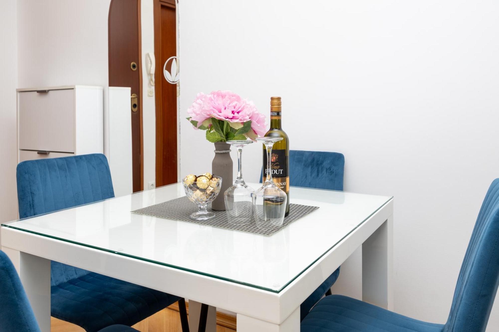 Apartment Paolo By The Beach Znjan Split Bagian luar foto