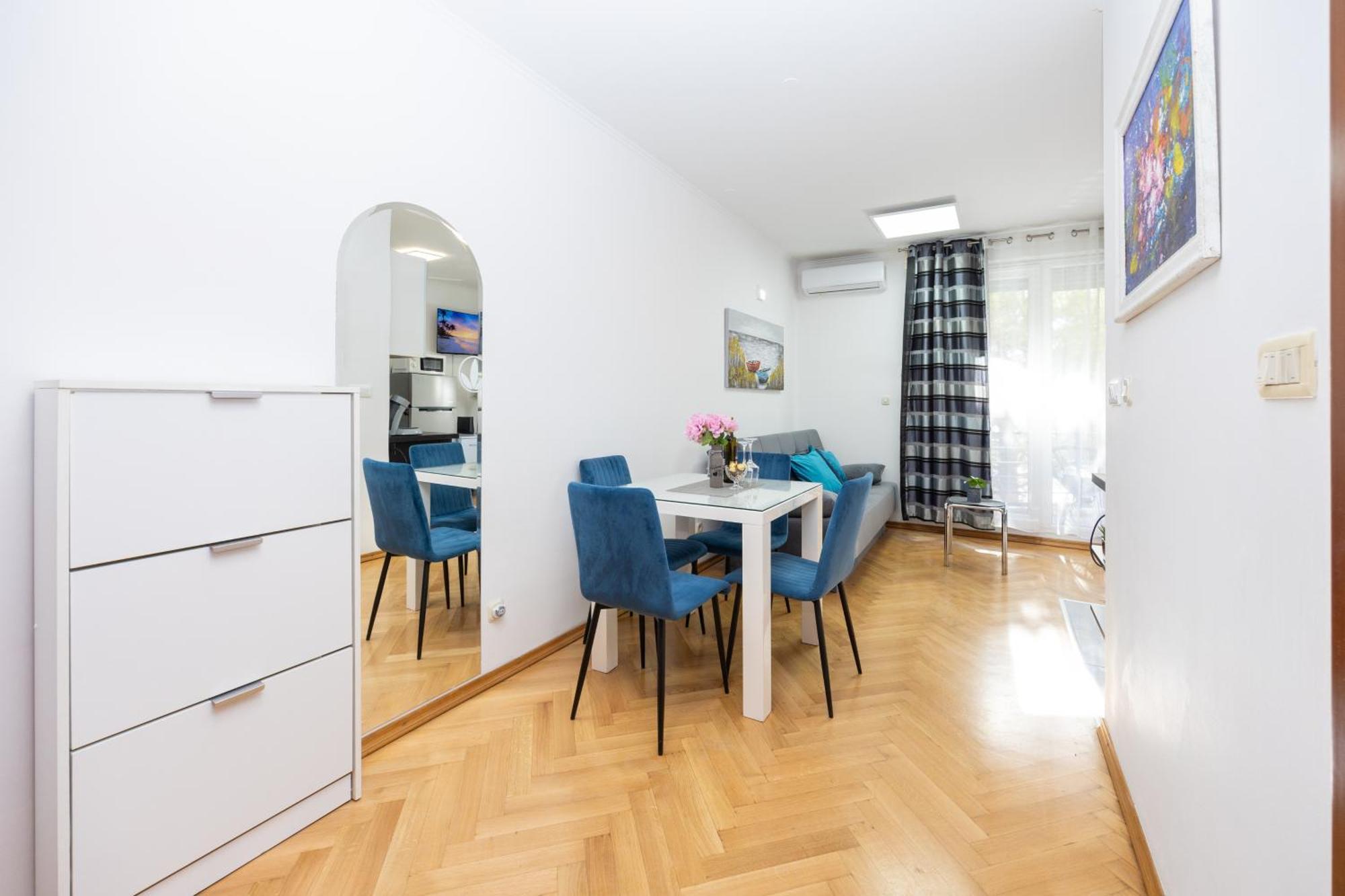 Apartment Paolo By The Beach Znjan Split Bagian luar foto