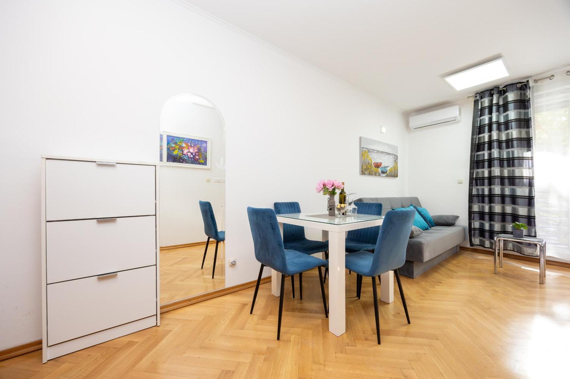 Apartment Paolo By The Beach Znjan Split Bagian luar foto