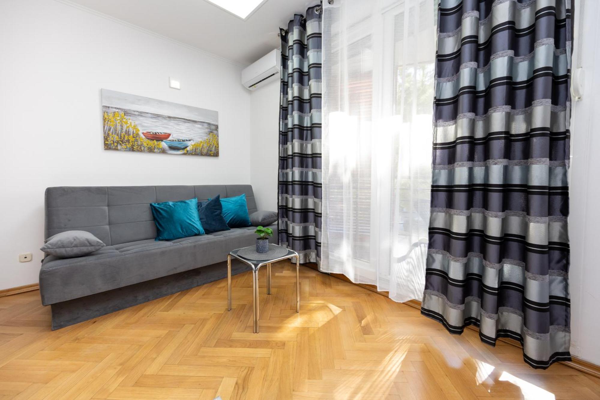 Apartment Paolo By The Beach Znjan Split Bagian luar foto