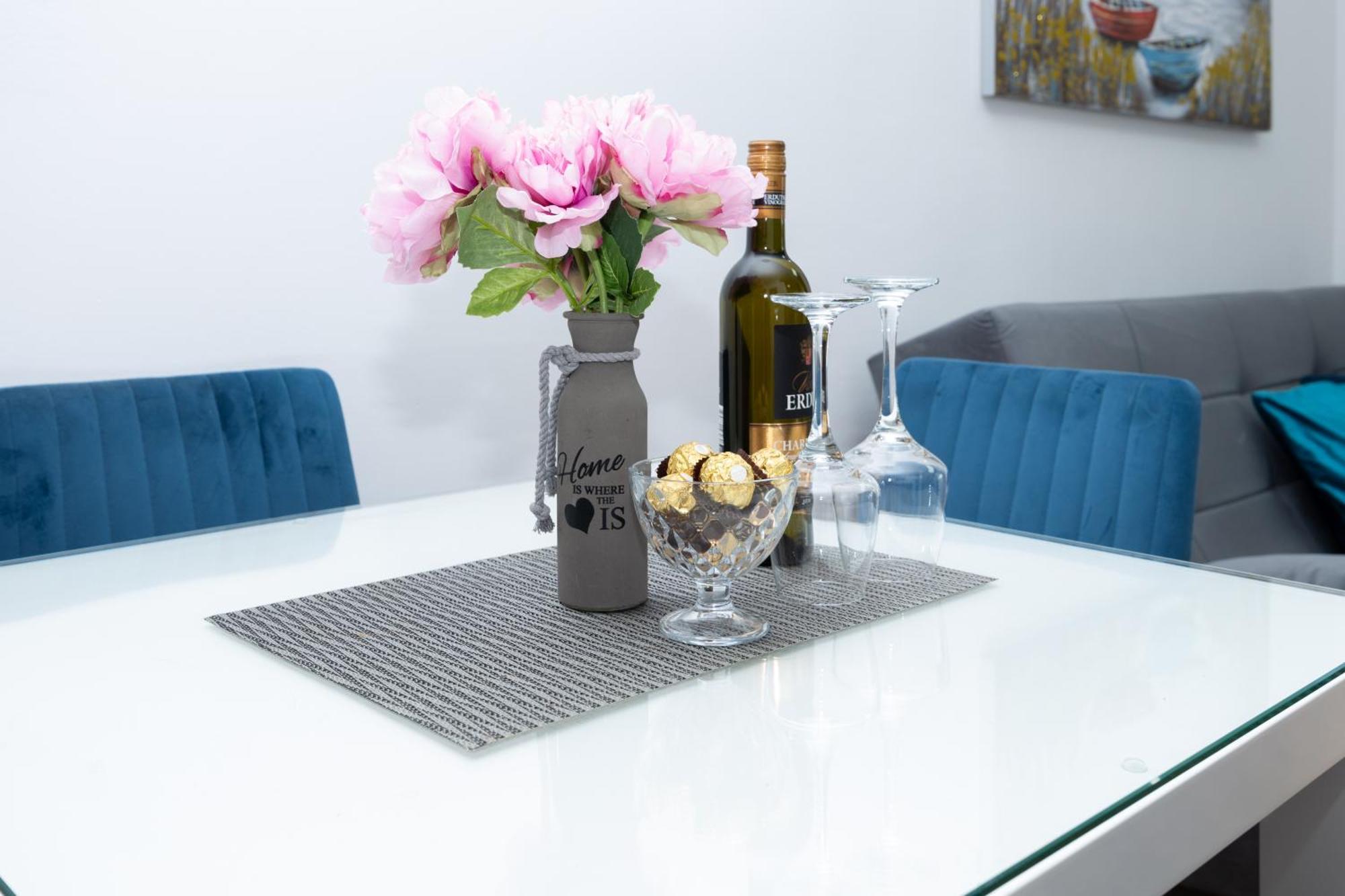 Apartment Paolo By The Beach Znjan Split Bagian luar foto