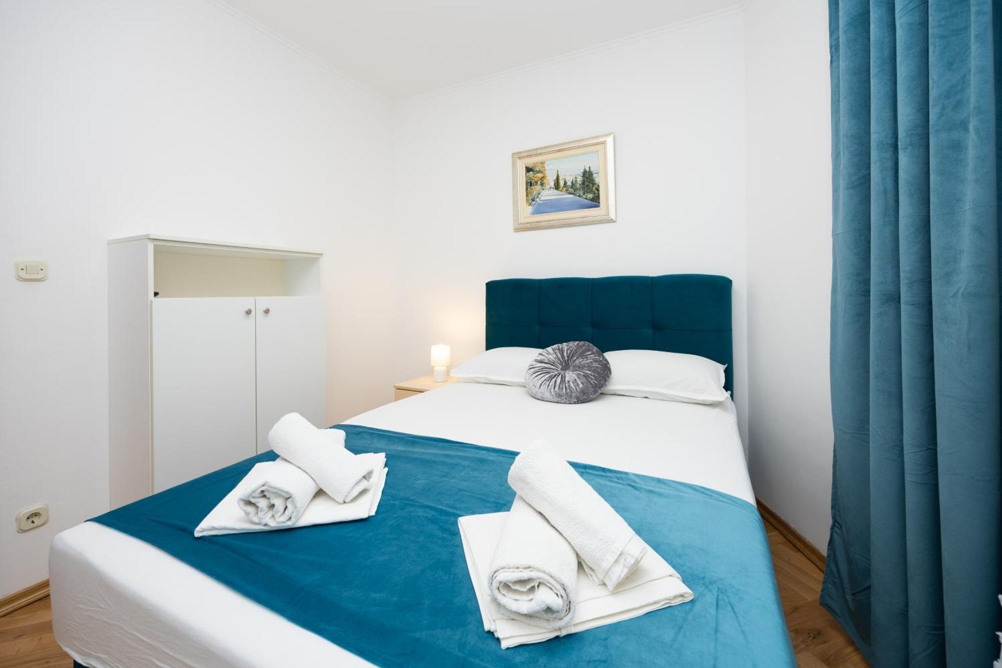 Apartment Paolo By The Beach Znjan Split Bagian luar foto